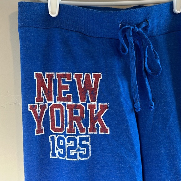 New York Giants Sweatshirt and Joggers - Picture 3 of 7